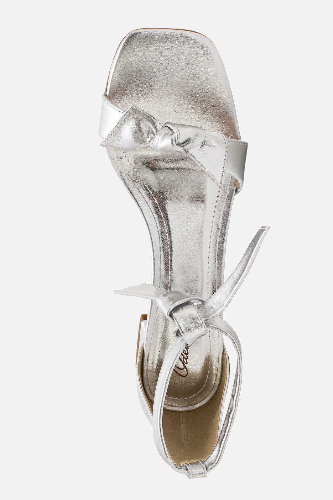 Sandália com Laço e Salto Baixo Prata Sandália com Laço e Salto Baixo Prata