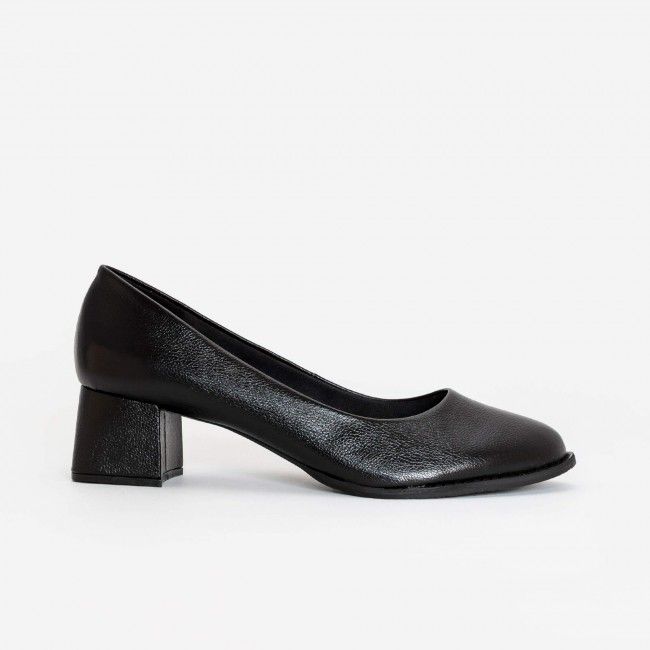 Scarpin Básico em Couro com Bico Redondo Preto Scarpin Básico em Couro com Bico Redondo Preto