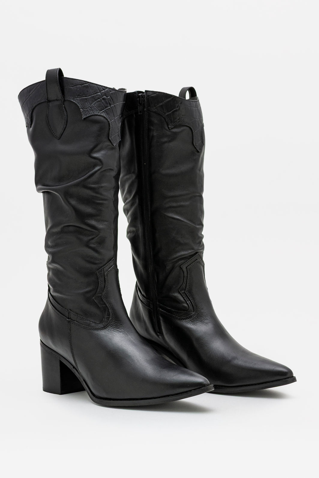 Bota em Couro Western Cano Longo Franzido Preta Bota em Couro Western Cano Longo Franzido Preta