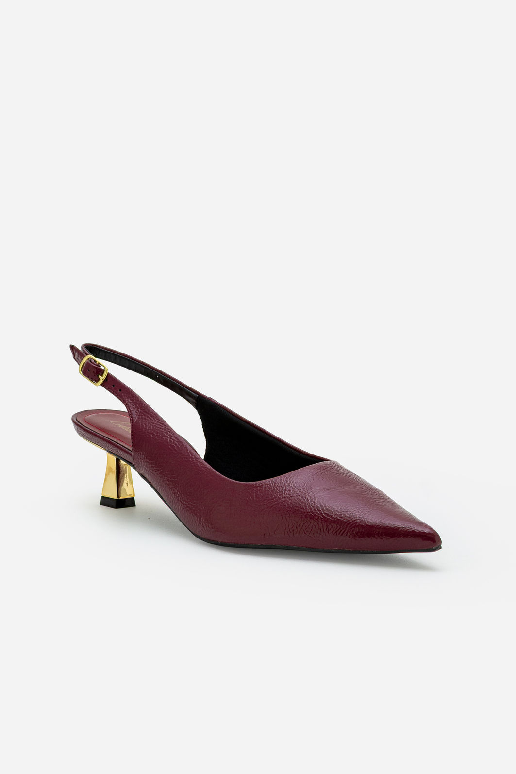 Chanel em Verniz com Salto Cromado Bordo