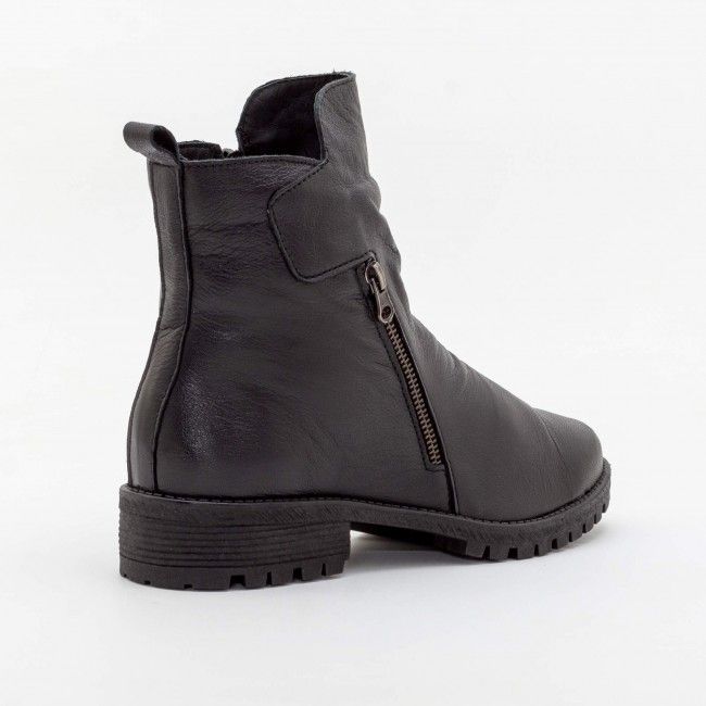 Bota Super Confortável com Cano Curto em Couro Preta Bota Super Confortável com Cano Curto em Couro Preta