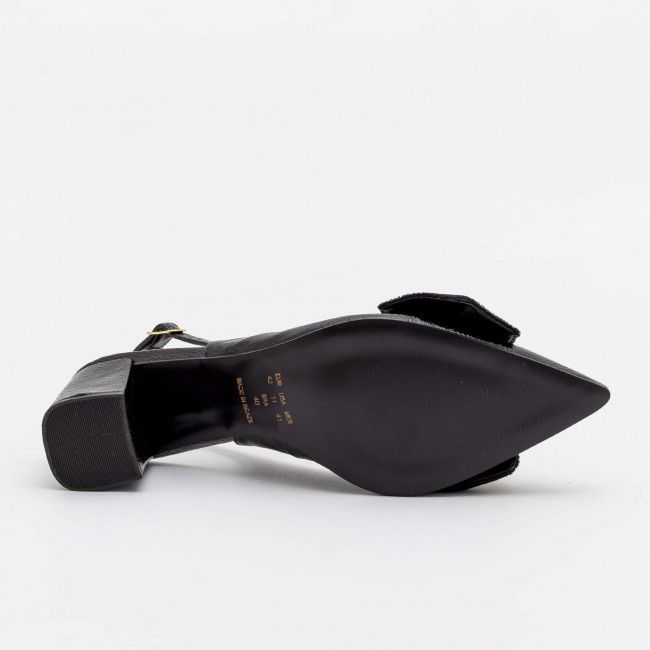 Chanel Elegante com Laço Preto Chanel Elegante com Laço Preto