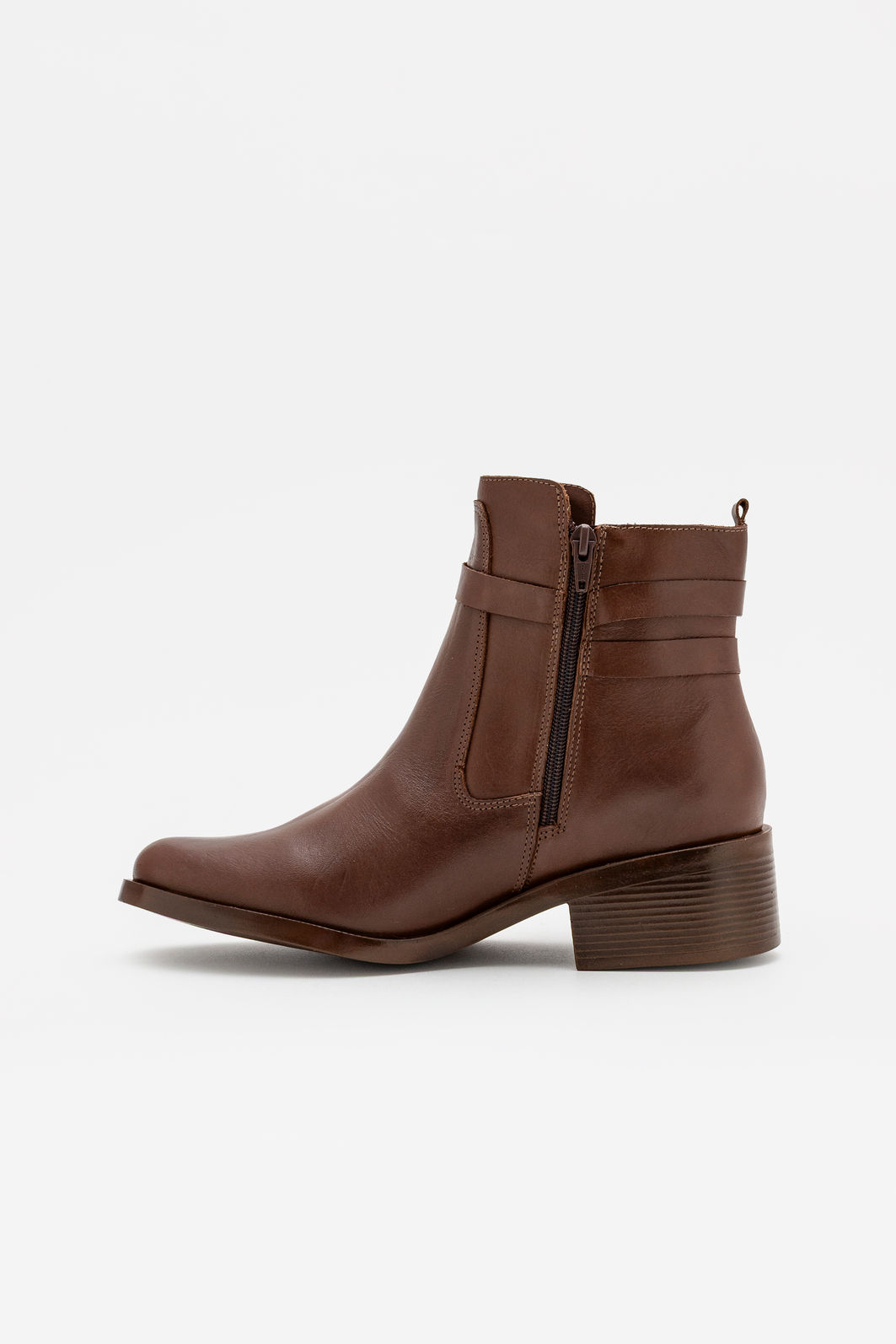 Bota em Couro com Fivelas e Salto Bloco Marrom Bota em Couro com Fivelas e Salto Bloco Marrom