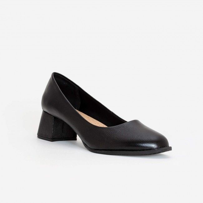 Scarpin Básico em Couro com Bico Redondo Preto Scarpin Básico em Couro com Bico Redondo Preto