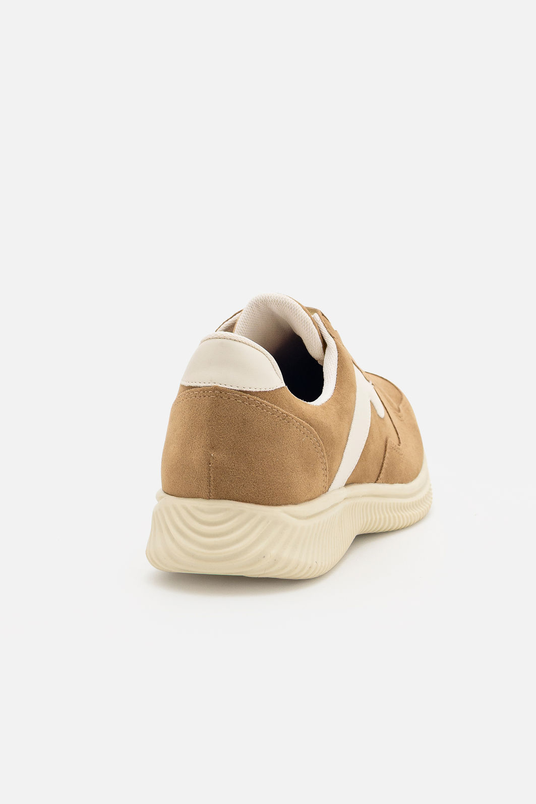 Tênis Moderno com Recortes Taupe