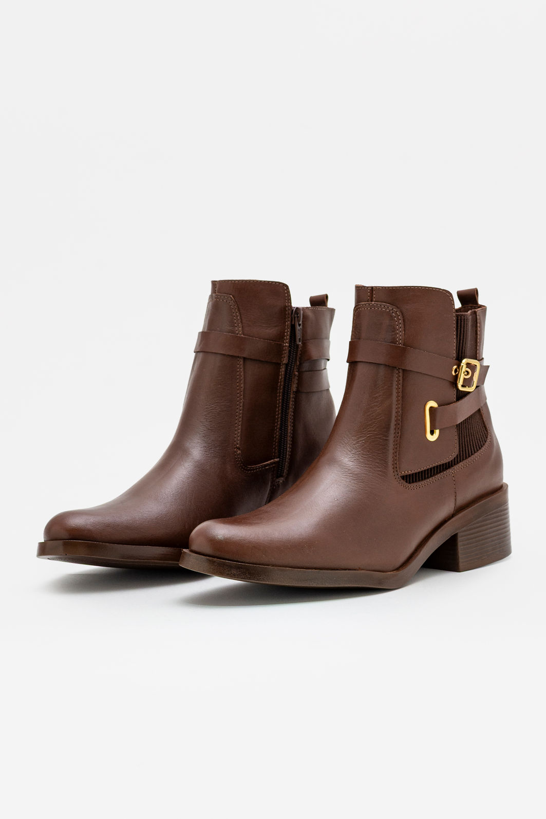 Bota em Couro com Fivelas e Salto Bloco Marrom Bota em Couro com Fivelas e Salto Bloco Marrom