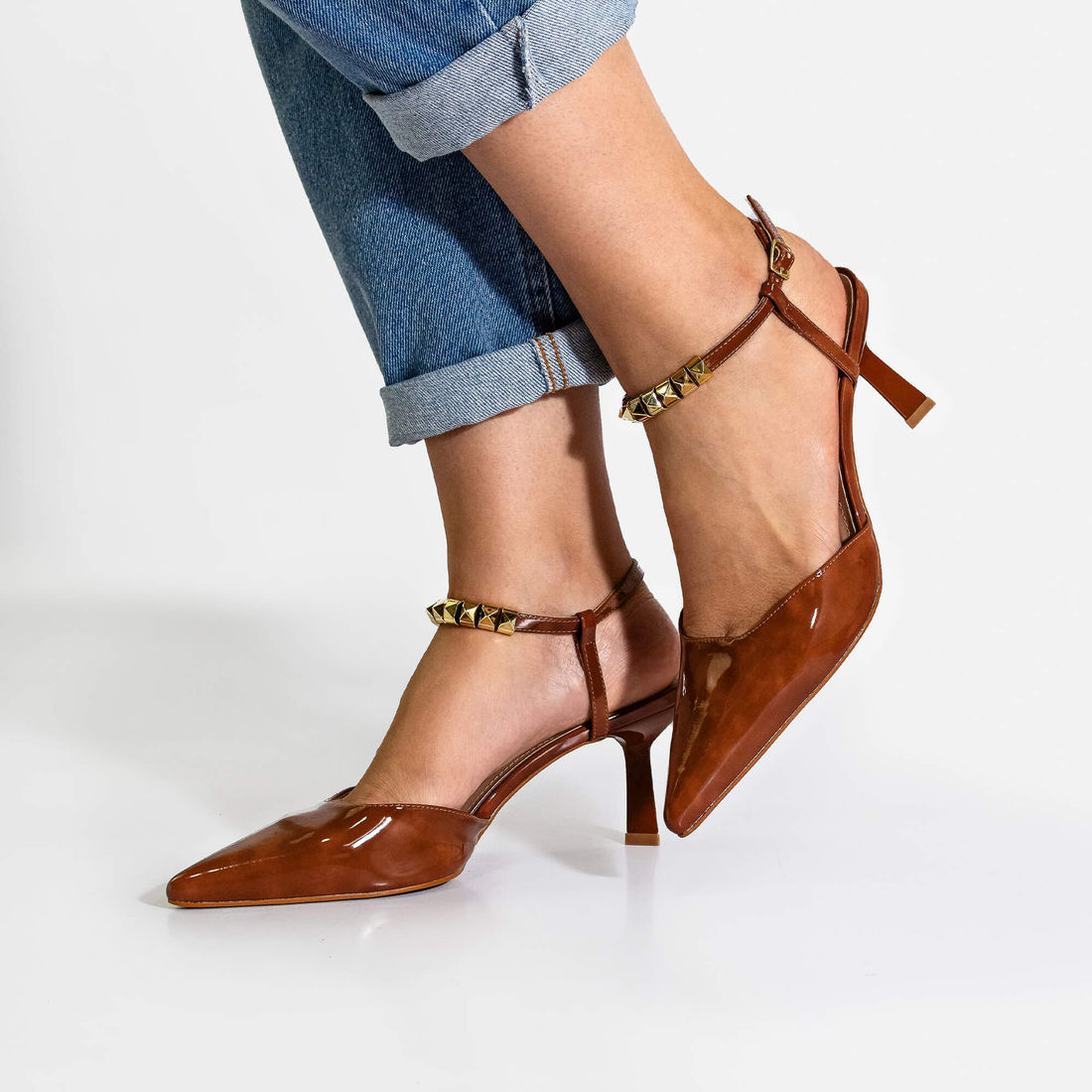 Chanel com Spikes Removíveis e Salto Geométrico Caramelo Chanel com Spikes Removíveis e Salto Geométrico Caramelo