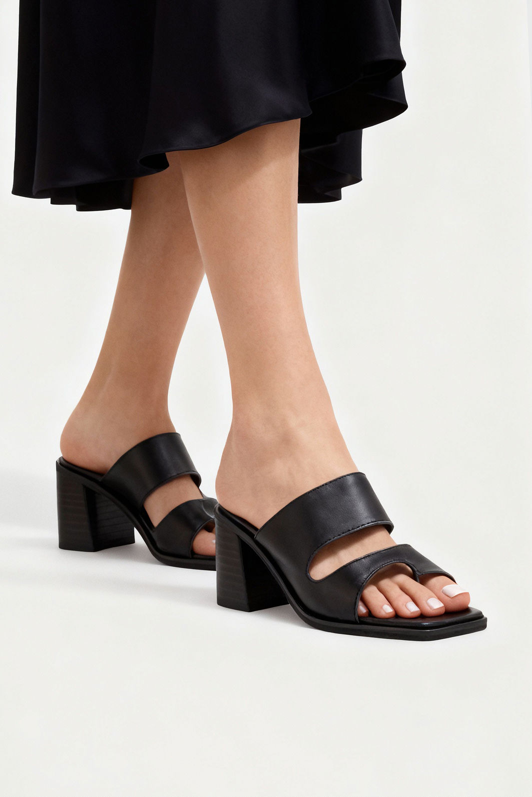 Mule Moderno em Couro Preto Mule Moderno em Couro Preto