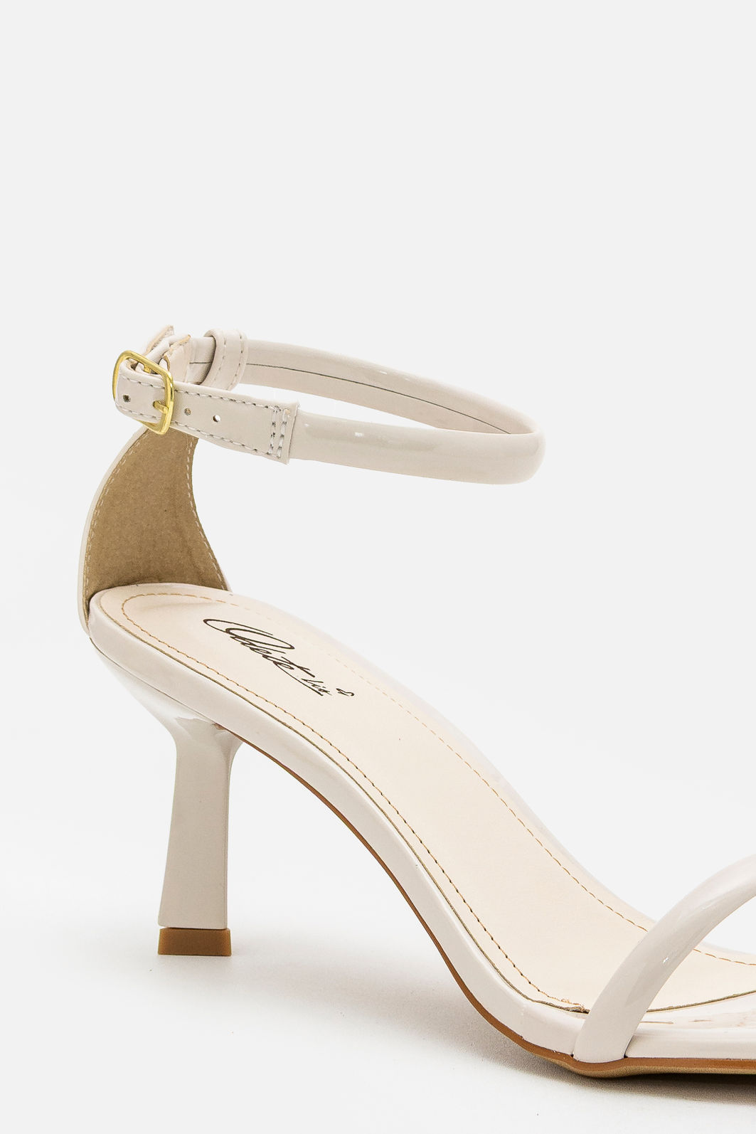 Sandália Delicada com Tira Fina com Salto Geométrico Off White Sandália Delicada com Tira Fina com Salto Geométrico Off White