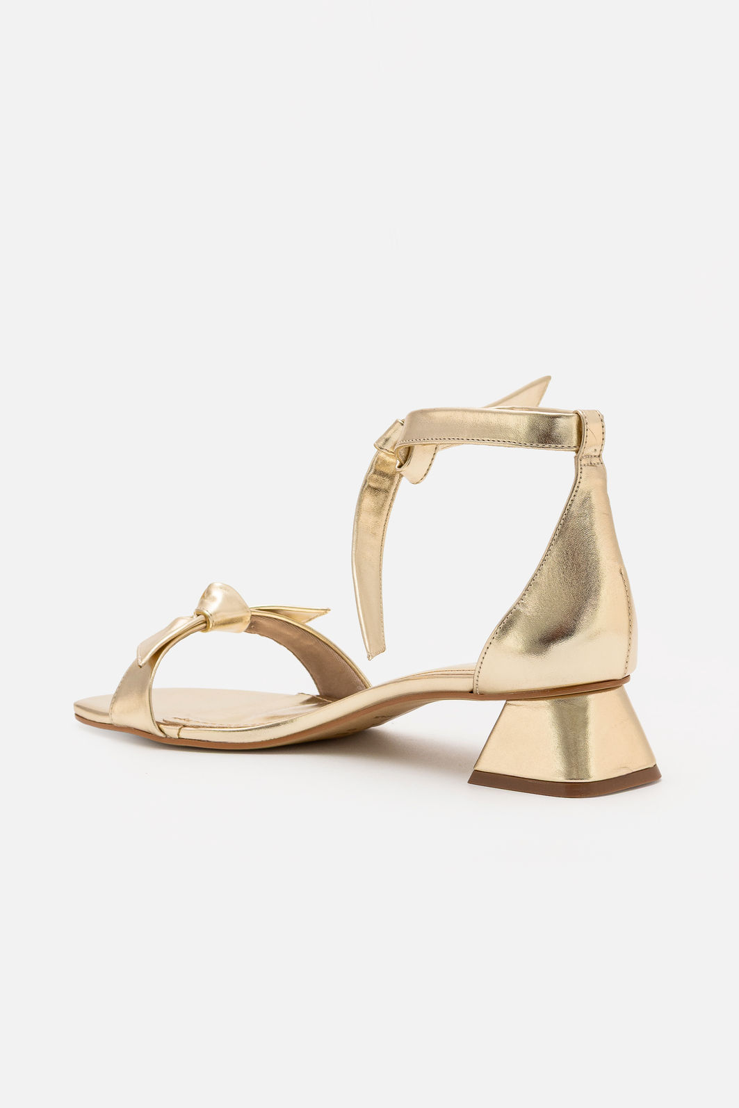 Sandália com Laço e Salto Baixo Champagne Sandália com Laço e Salto Baixo Champagne