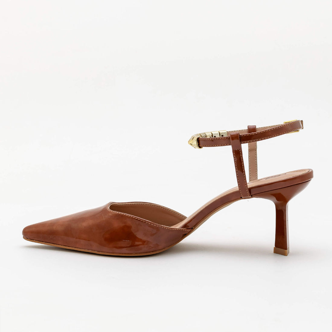 Chanel com Spikes Removíveis e Salto Geométrico Caramelo Chanel com Spikes Removíveis e Salto Geométrico Caramelo