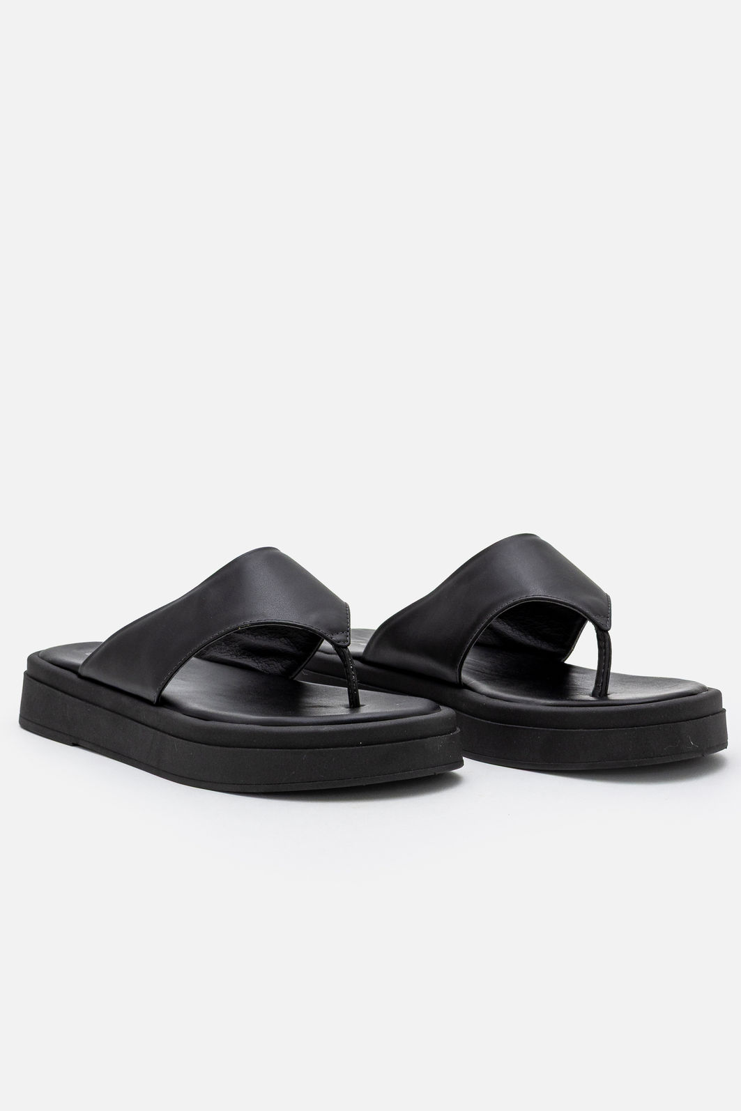 Mule Flatform de Dedo Preto Mule Flatform de Dedo Preto