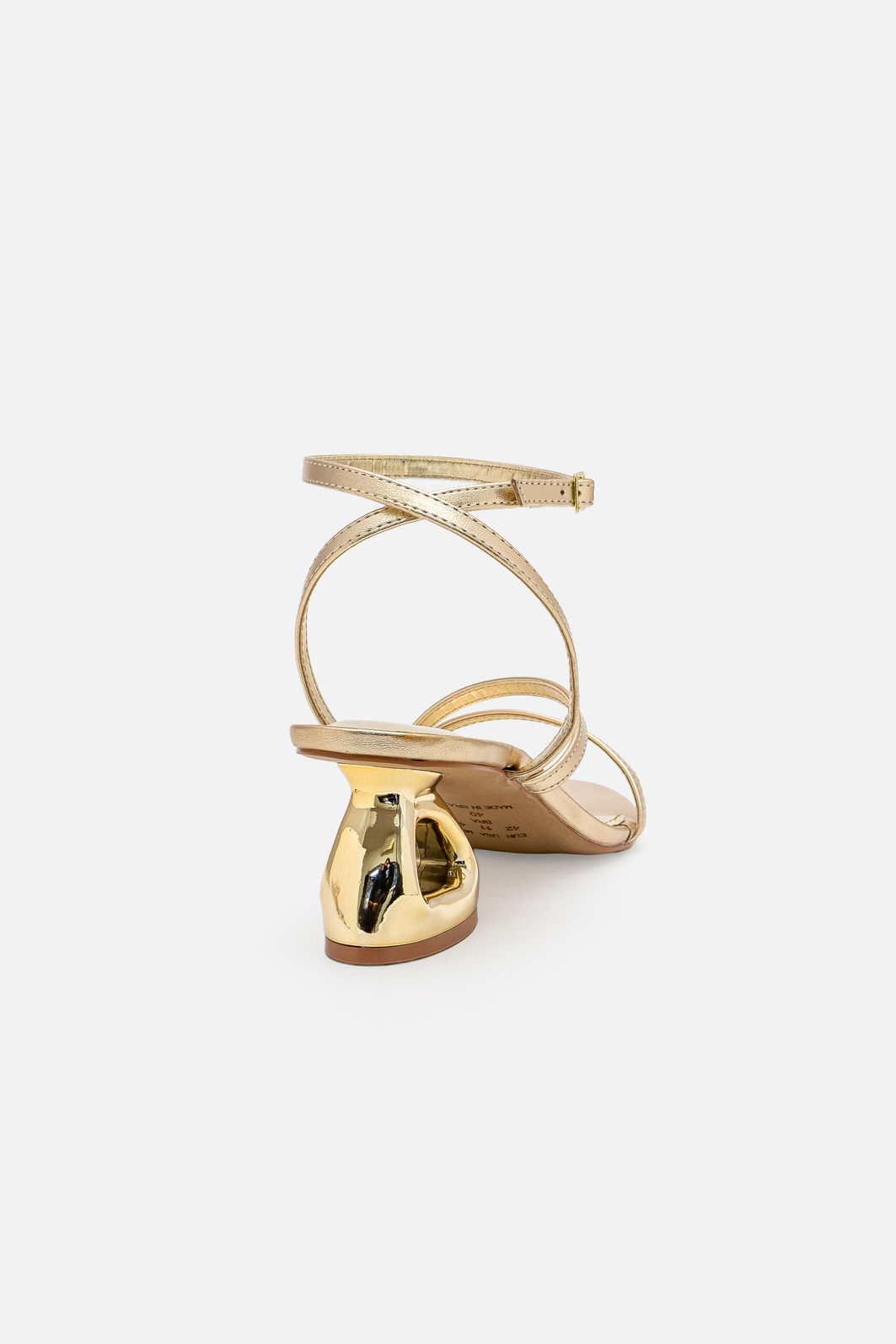 Sandália com Tiras Delicadas e Salto Cromado Ouro Sandália com Tiras Delicadas e Salto Cromado Ouro