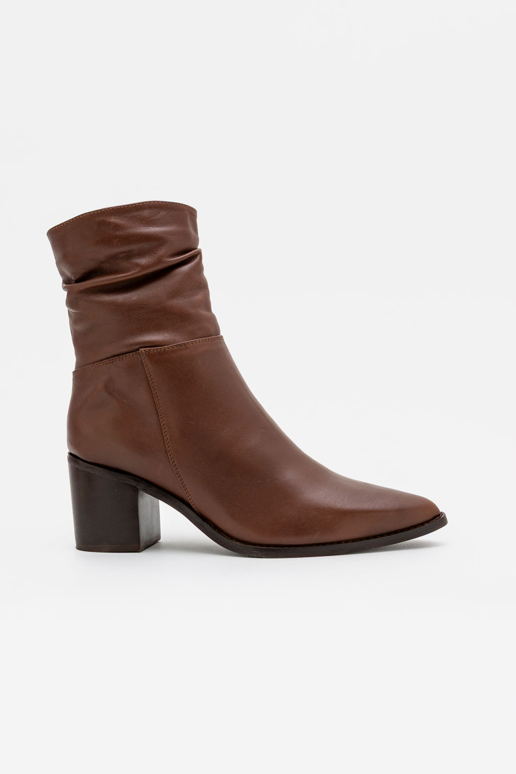 Bota em Couro Western Cano Médio Franzido Marrom Bota em Couro Western Cano Médio Franzido Marrom
