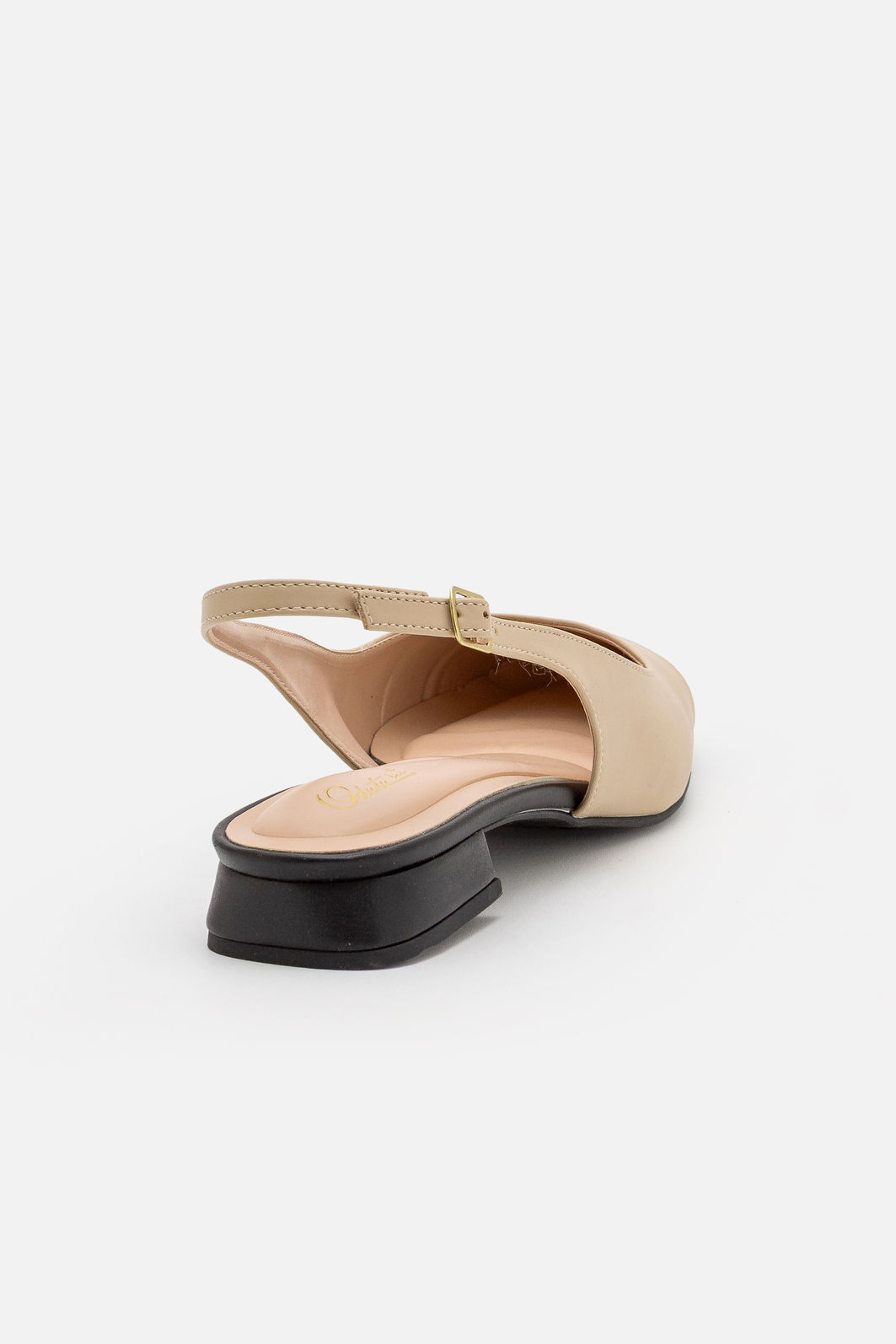 Chanel Bicolor com Bico Quadrado e Salto Baixo Amêndoa