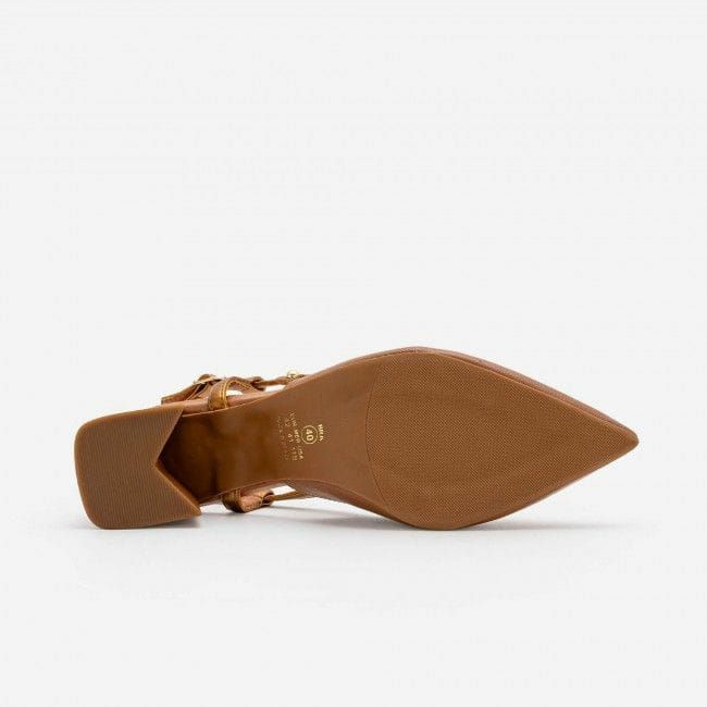 Chanel em Couro com Salto Bloco Caramelo Chanel em Couro com Salto Bloco Caramelo