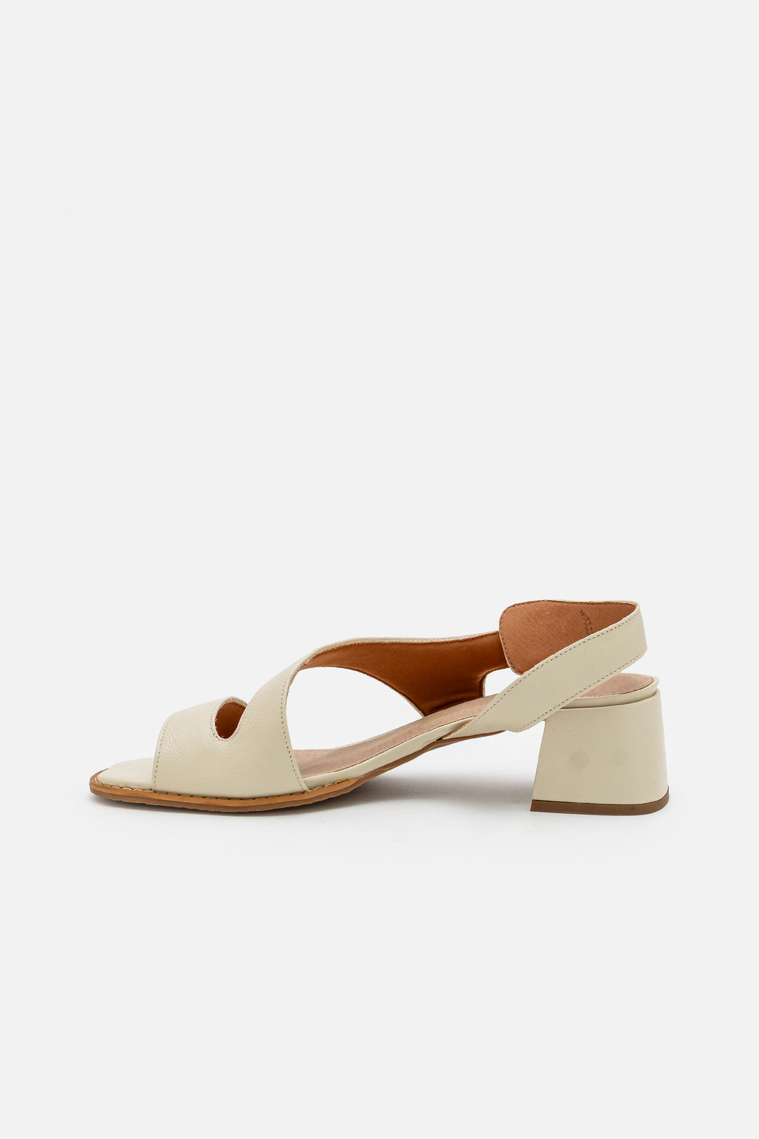 Sandália em Couro com Salto Bloco Off White Sandália em Couro com Salto Bloco Off White