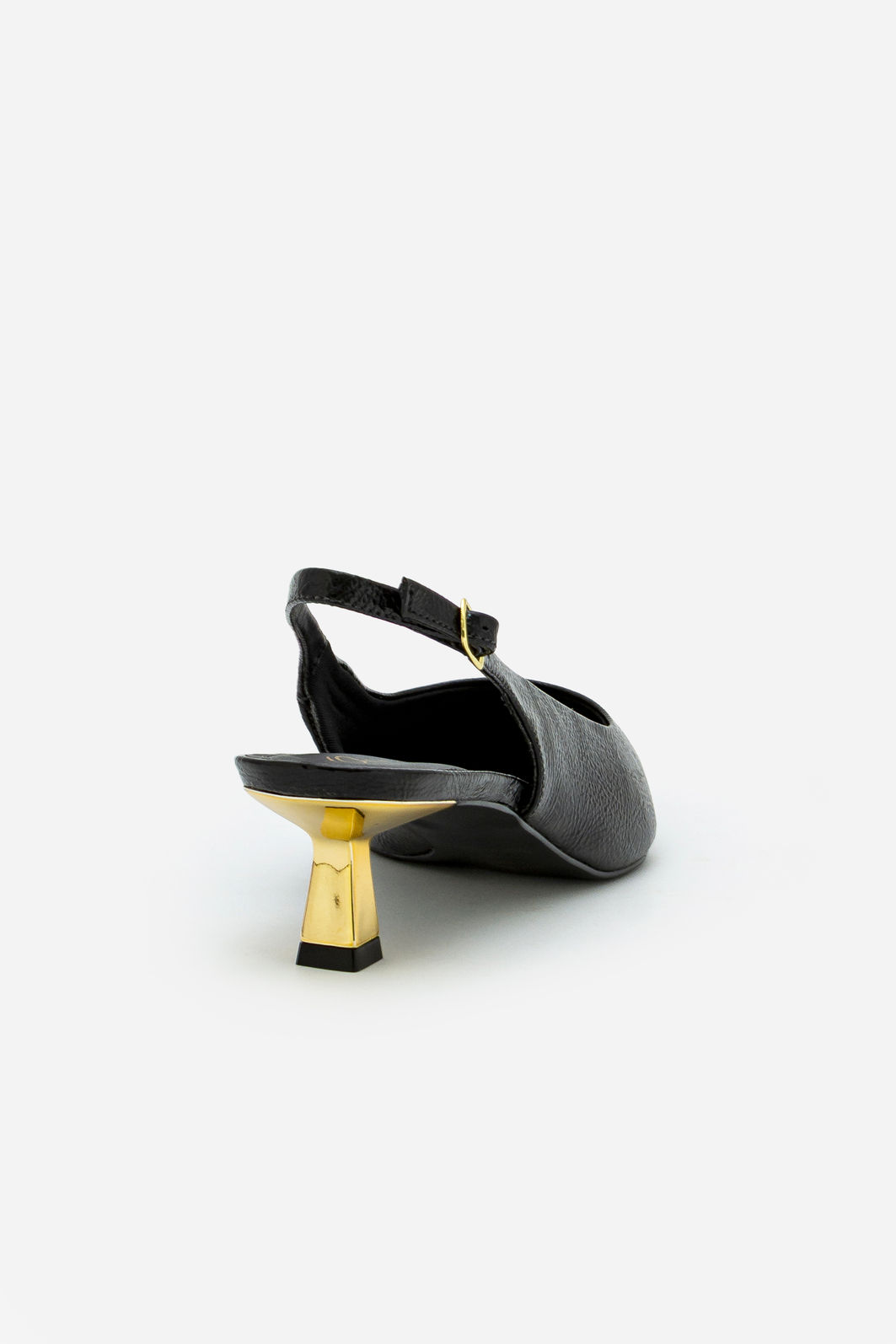 Chanel em Verniz com Salto Cromado Preto Chanel em Verniz com Salto Cromado Preto