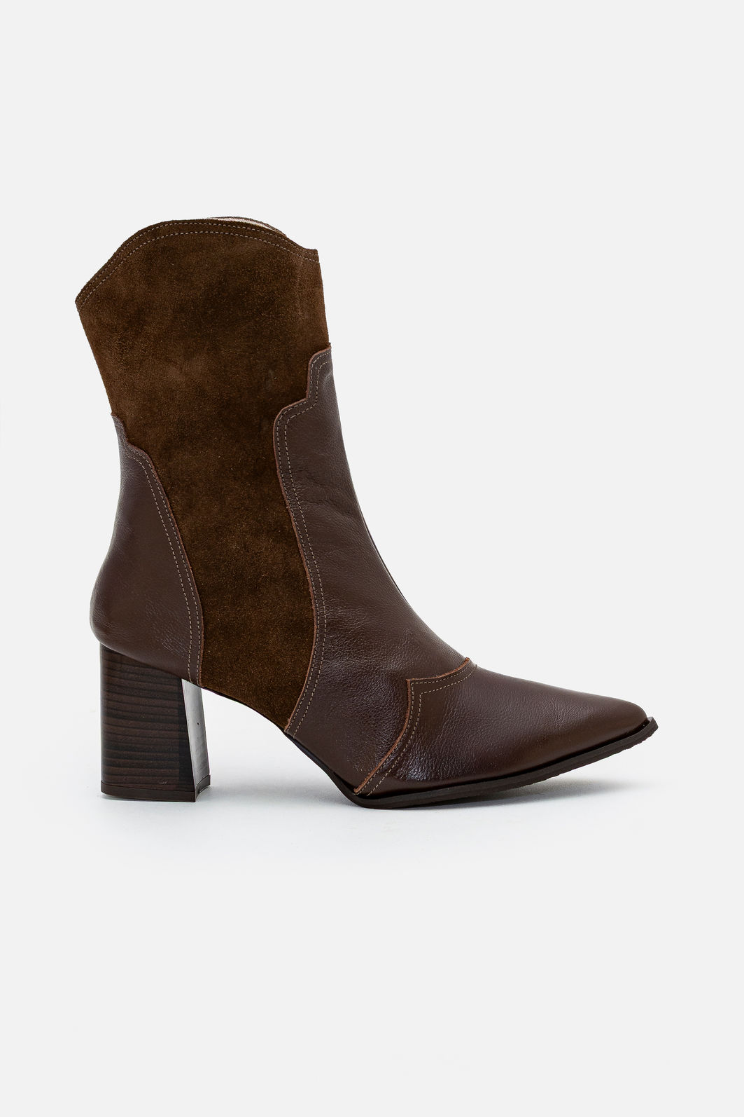 Bota Western em Couro com Salto Bloco Café Bota Western em Couro com Salto Bloco Café