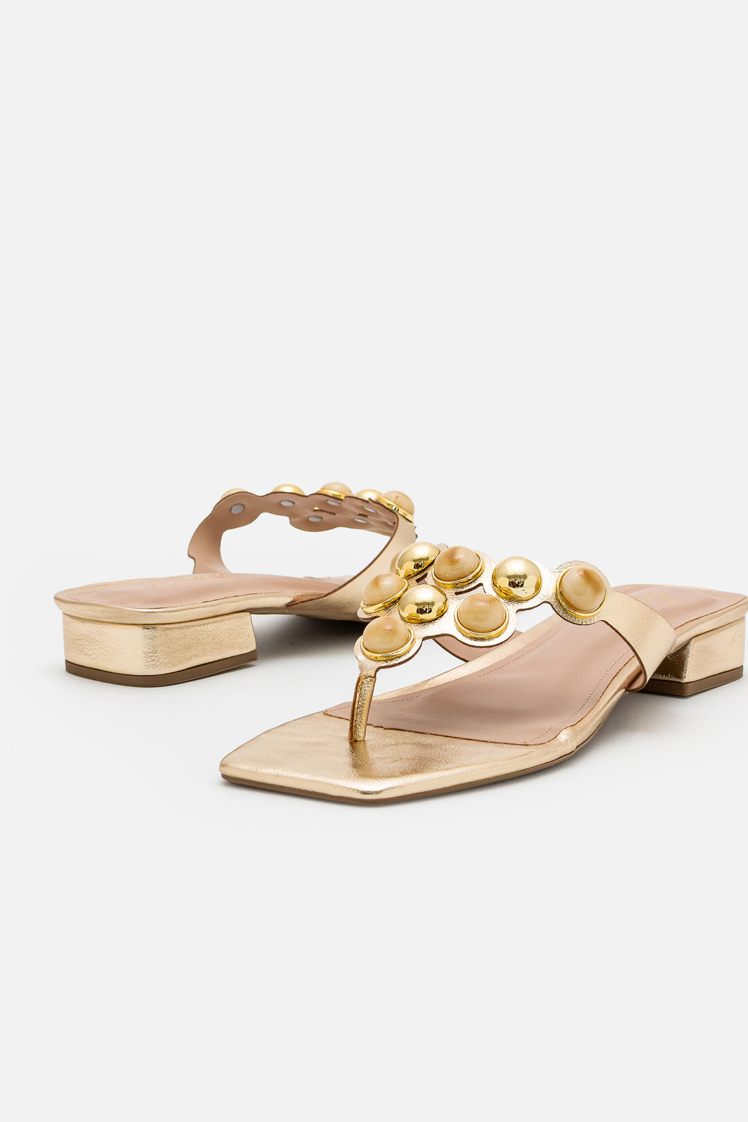 Mule de Dedo com Pedras e Enfeites Metálicos Ouro Mule de Dedo com Pedras e Enfeites Metálicos Ouro