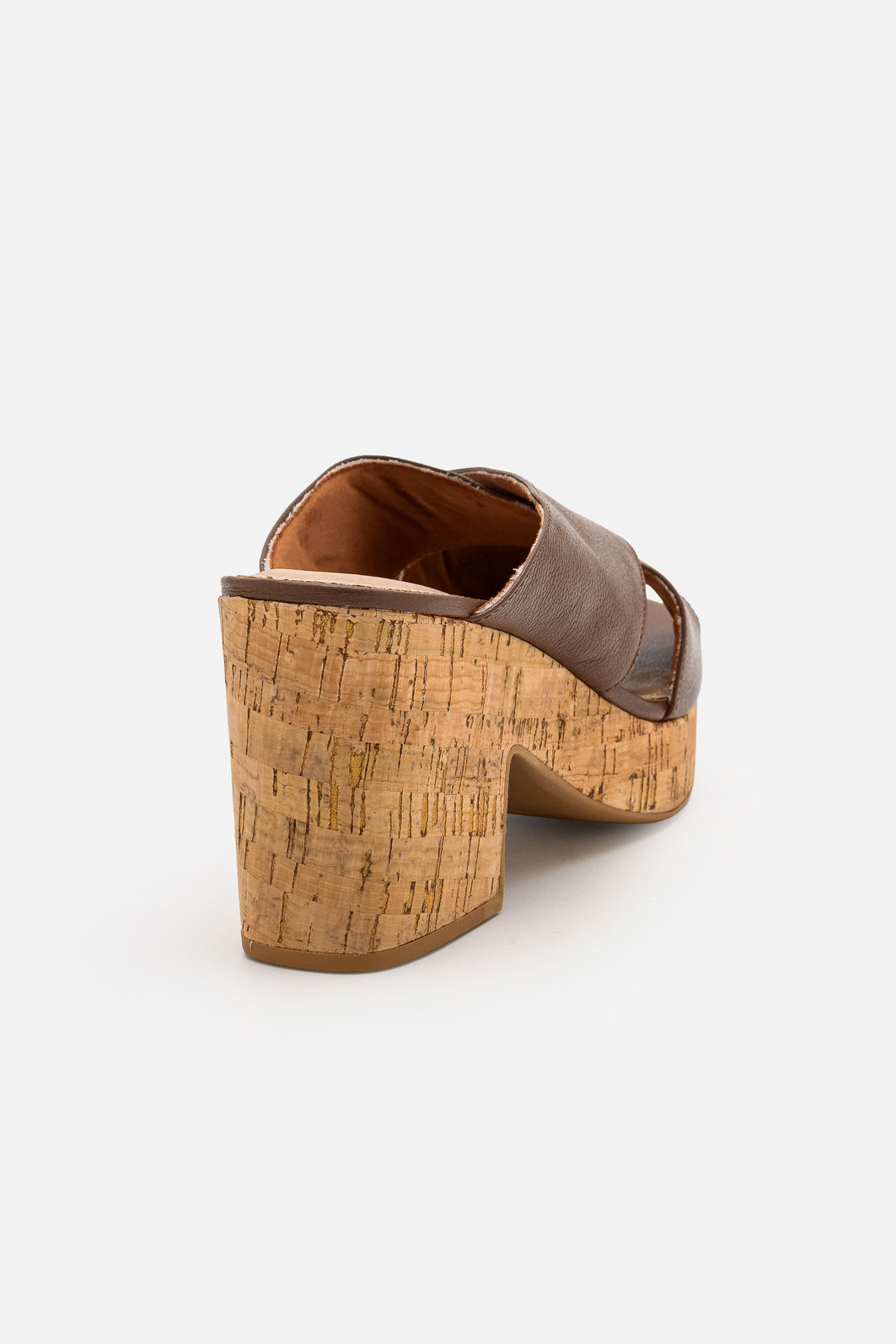 Mule em Couro Cruzado com Solado em Cortiça Natural Café