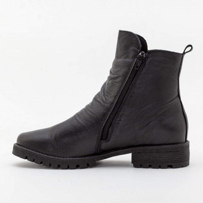 Bota Super Confortável com Cano Curto em Couro Preta Bota Super Confortável com Cano Curto em Couro Preta