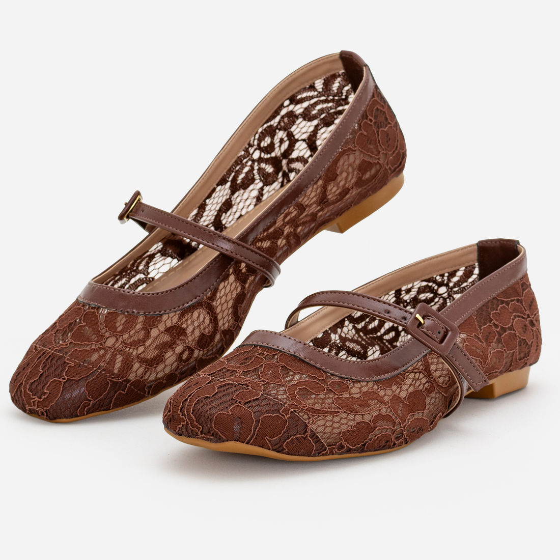 Sapatilha em Renda com Fivela Lateral Marrom Sapatilha em Renda com Fivela Lateral Marrom