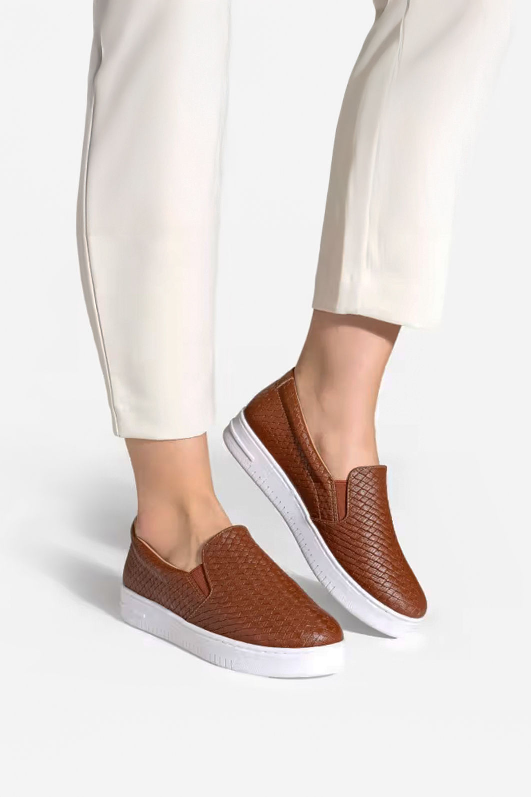 Tênis Slip On Confortável Castanho