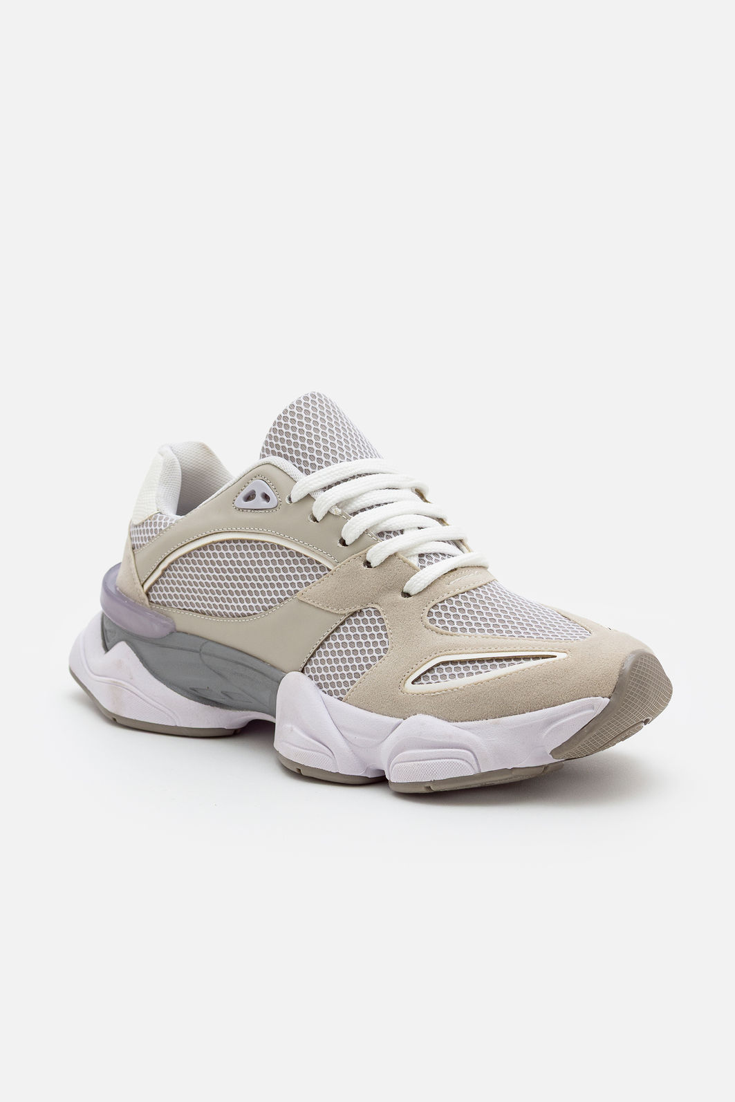 Tênis Moderno com Recortes Estilosos Cinza