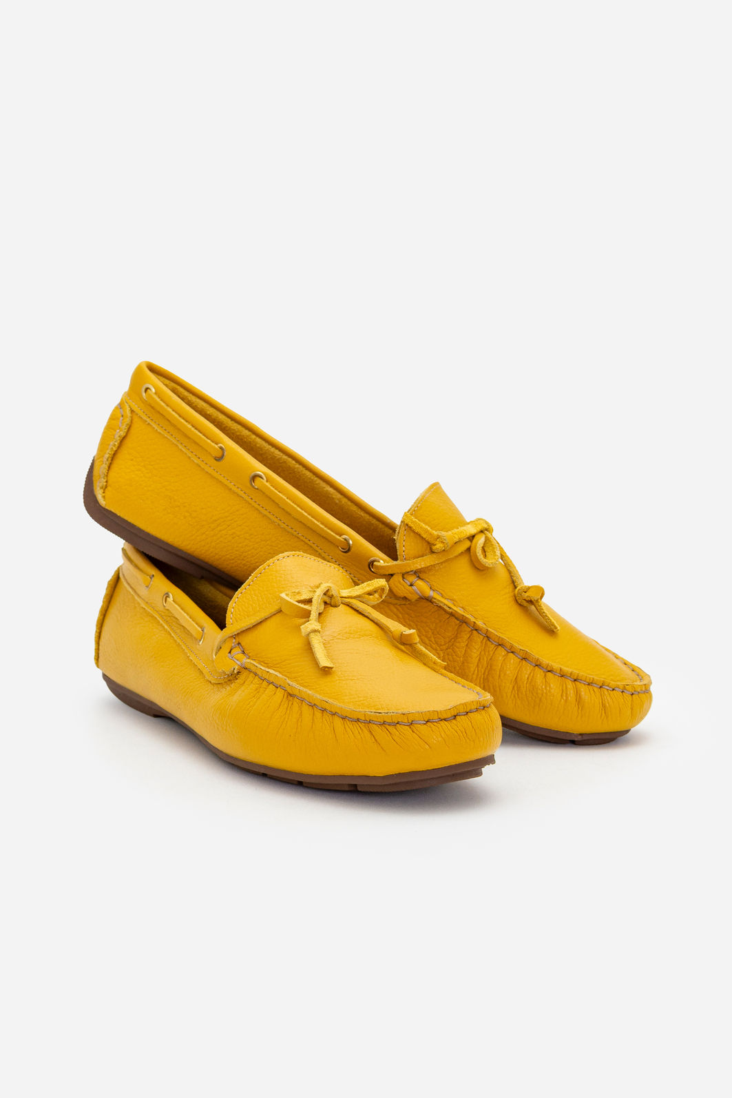 Mocassim em Couro com Lacinho Amarelo Mocassim em Couro com Lacinho Amarelo