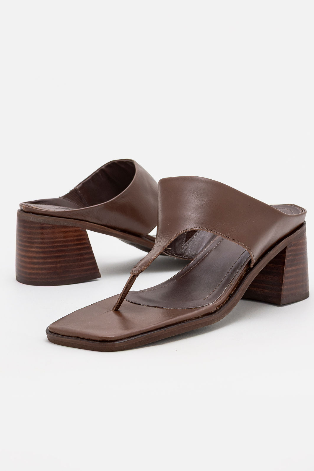 Mule Minimalista em Couro com Salto Blocão Café Mule Minimalista em Couro com Salto Blocão Café
