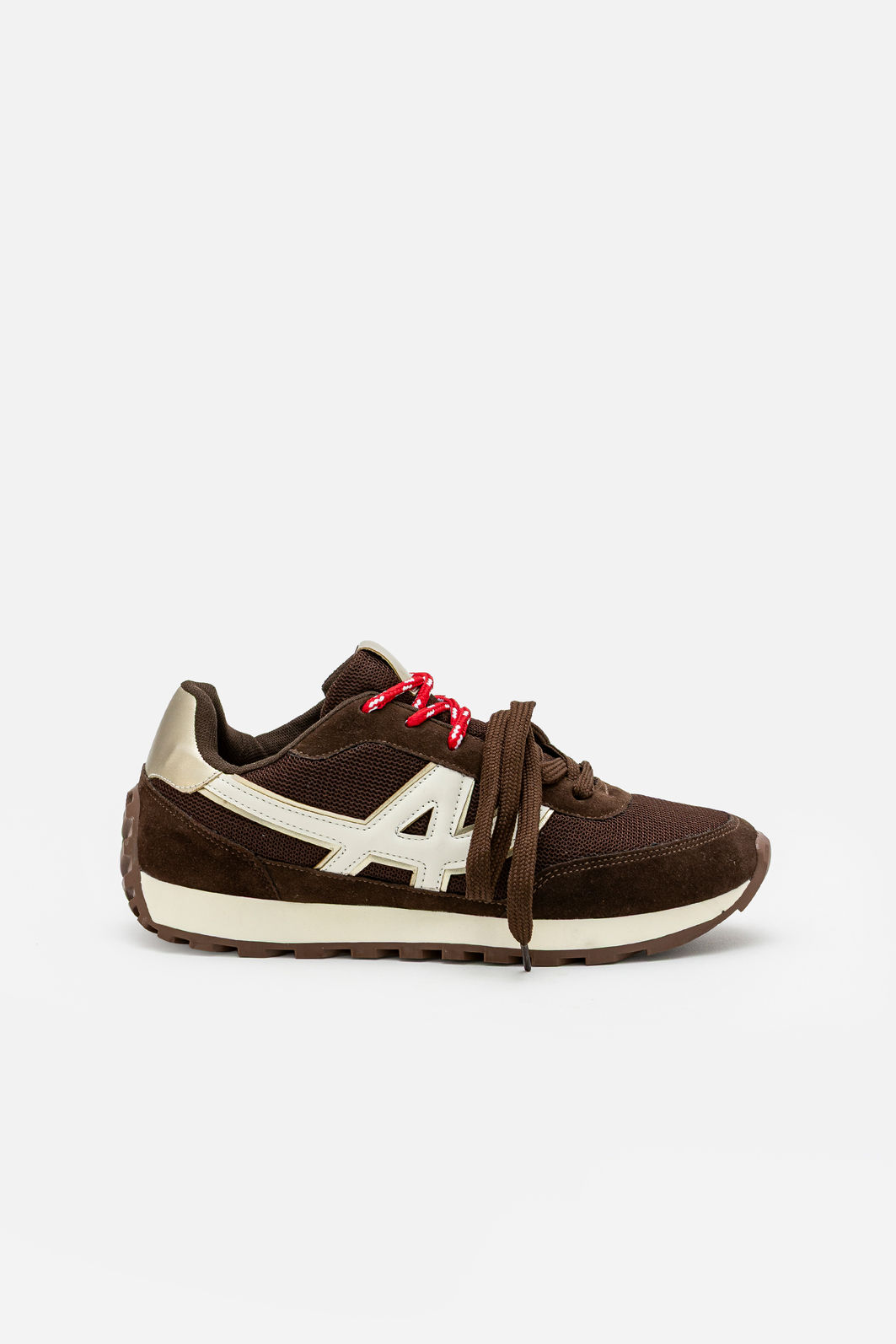 Tênis Estilo com Recortes Café