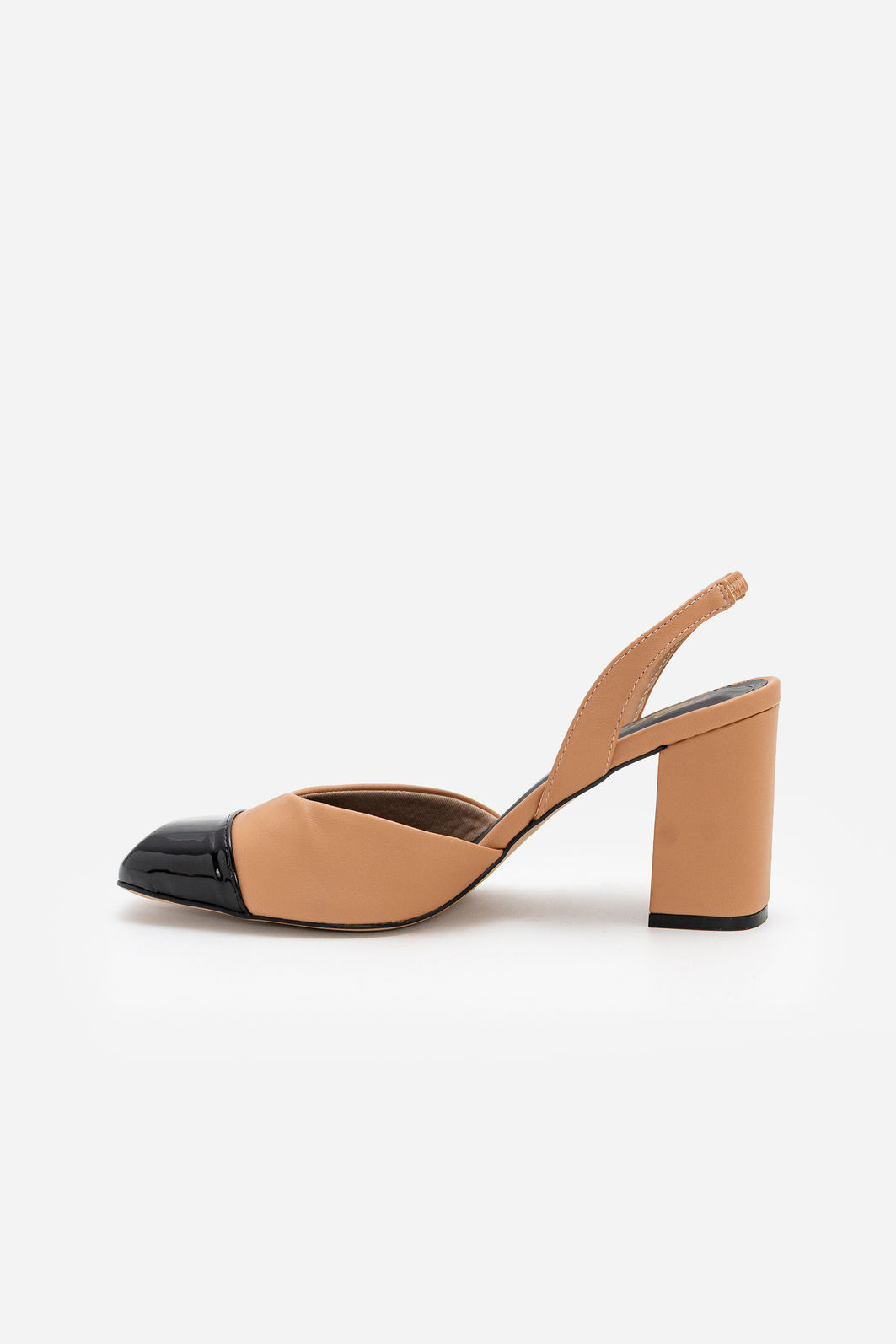 Slingback com Bico Quadrado Preto e Salto Blocão Amêndoa Slingback com Bico Quadrado Preto e Salto Blocão Amêndoa