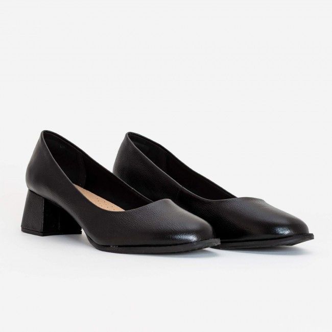 Scarpin Básico em Couro com Bico Redondo Preto Scarpin Básico em Couro com Bico Redondo Preto