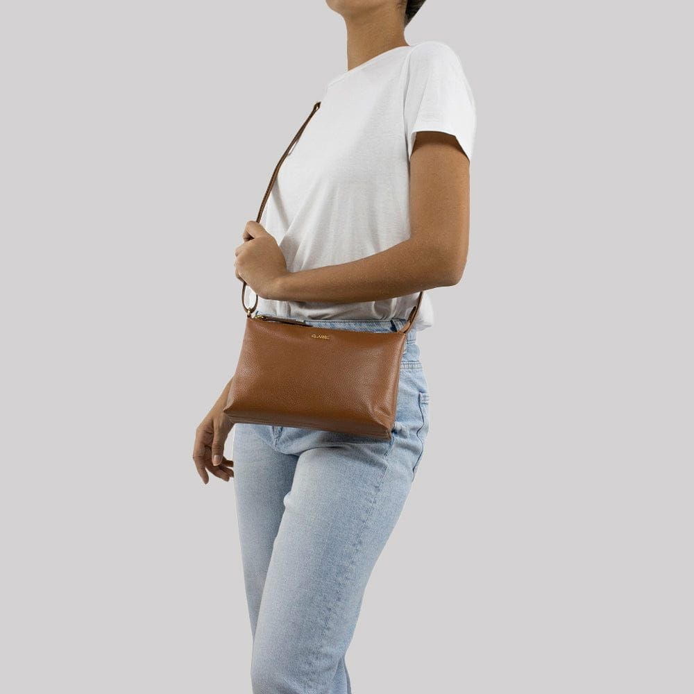 Bolsa Transversal em Couro Amêndoa Bolsa Transversal em Couro Amêndoa