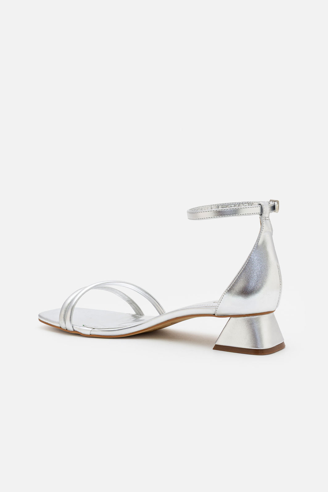 Sandália com Tiras Finas Prata Sandália com Tiras Finas Prata