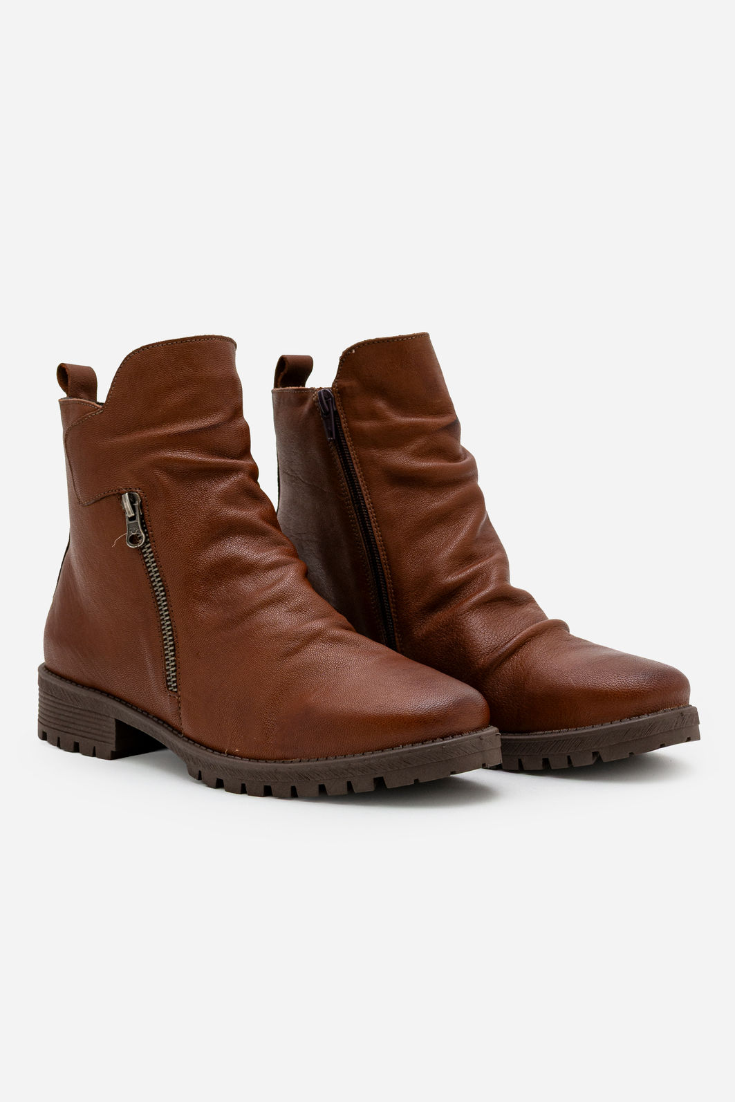 Bota Franzida em Couro Sola em Borracha Tostado Bota Franzida em Couro Sola em Borracha Tostado