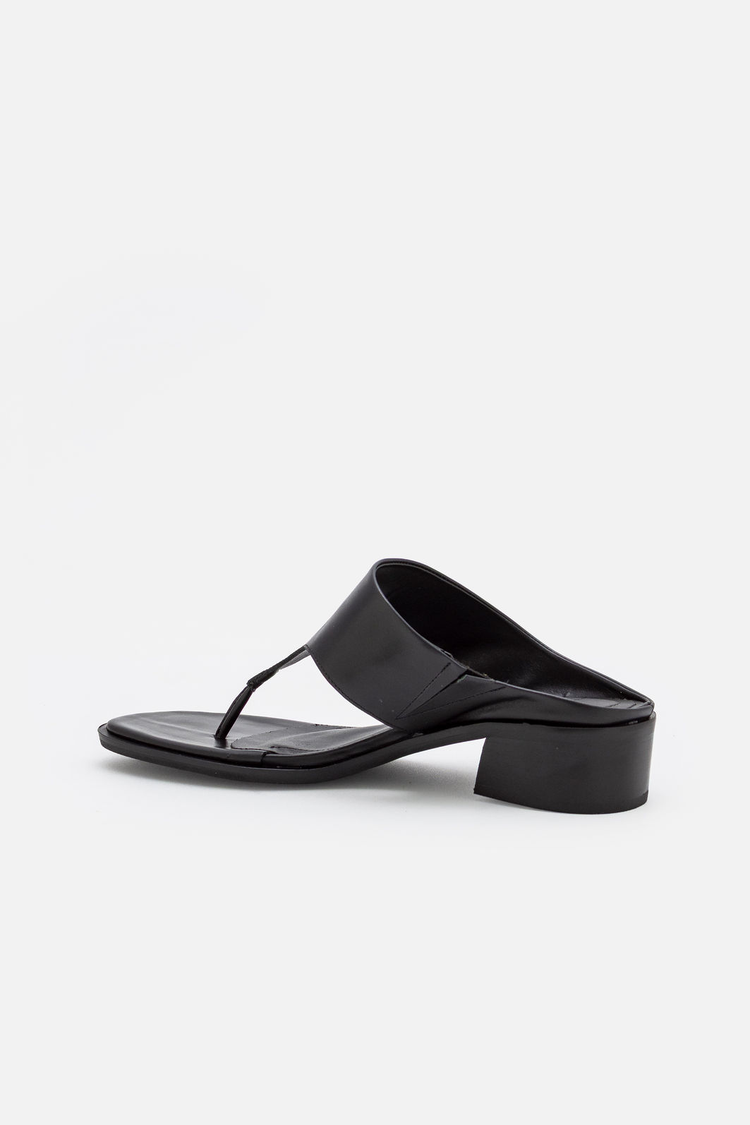 Mule Minimalista em Couro com Salto Bloco Preto Mule Minimalista em Couro com Salto Bloco Preto