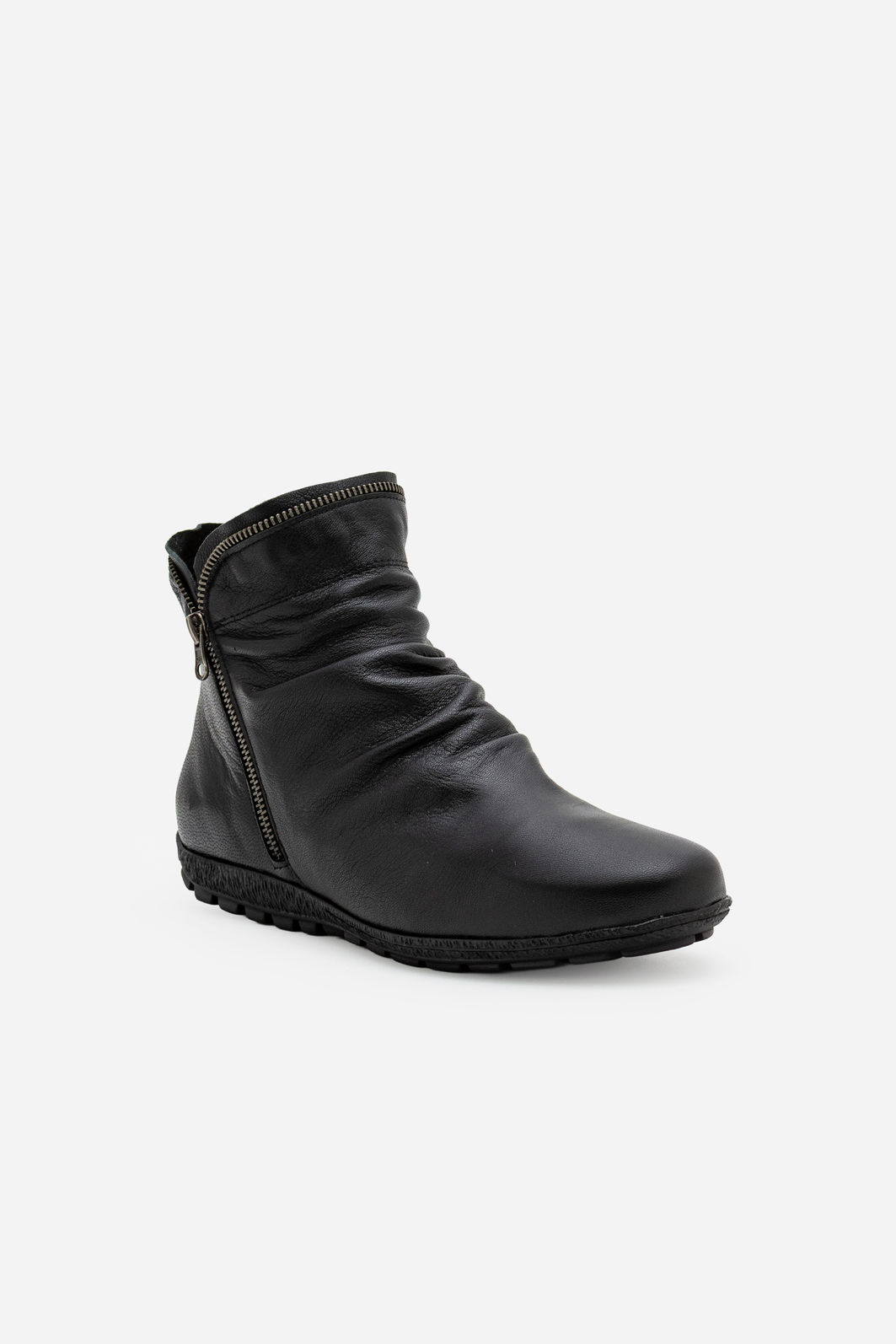 Bota em Couro com Cano Franzido em Sola de Borracha Preto Bota em Couro com Cano Franzido em Sola de Borracha Preto
