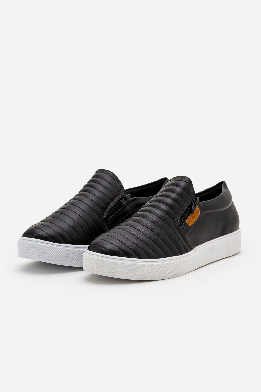 Tênis Slip On com Recortes Preto Tênis Slip On com Recortes Preto