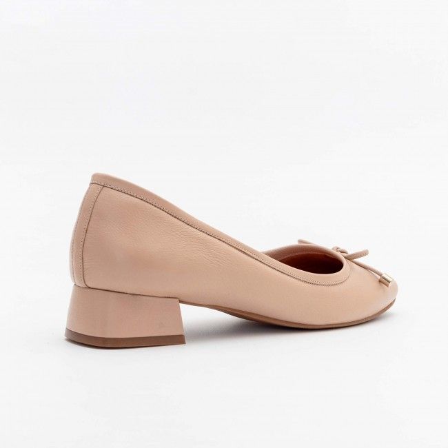 Scarpin em Couro com Salto Baixo Amêndoa Scarpin em Couro com Salto Baixo Amêndoa