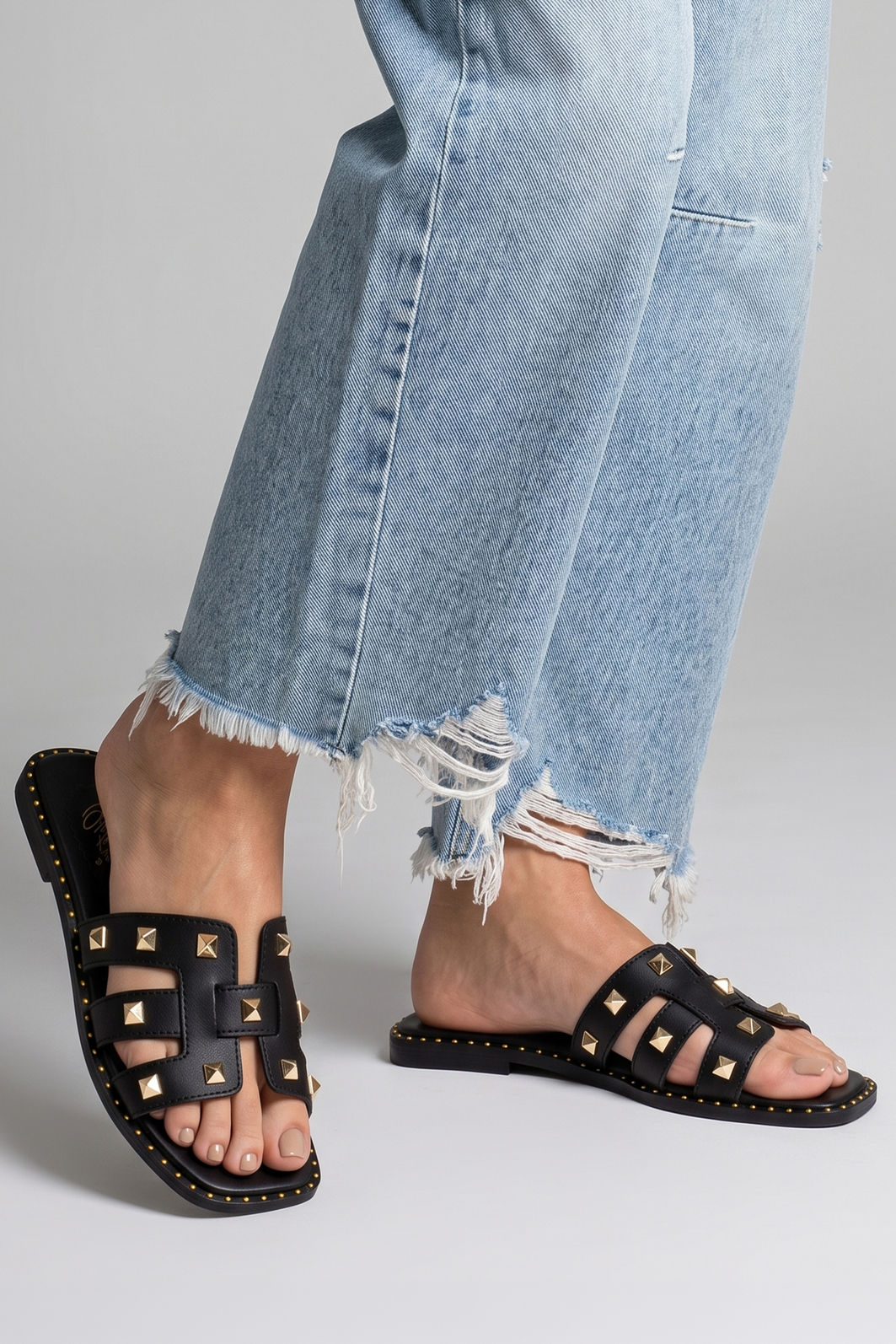 Rasteira H com Spikes Preta Rasteira H com Spikes Preta
