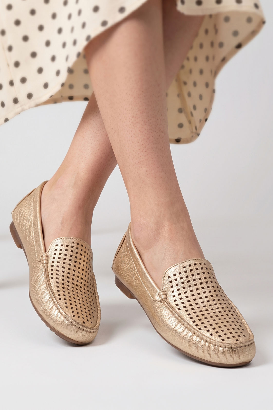 Mocassim em Couro com Recortes Muito Macio Champagne Mocassim em Couro com Recortes Muito Macio Champagne