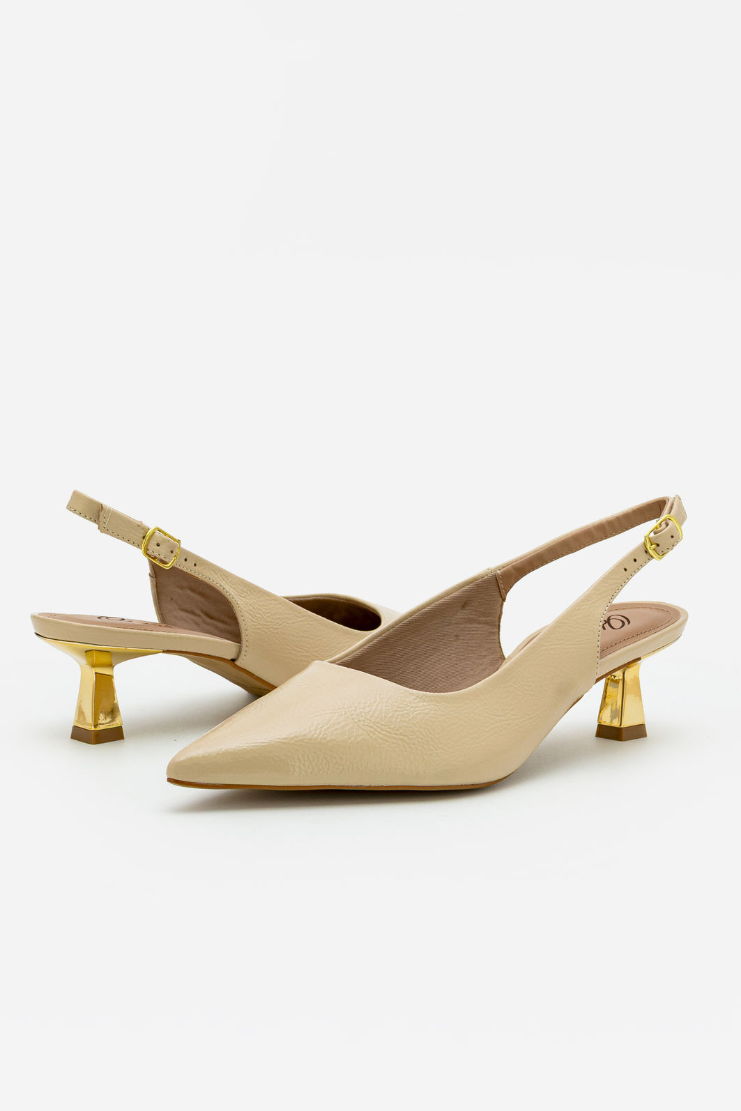 Slingback em Verniz com Salto Cromado Amêndoa Slingback em Verniz com Salto Cromado Amêndoa