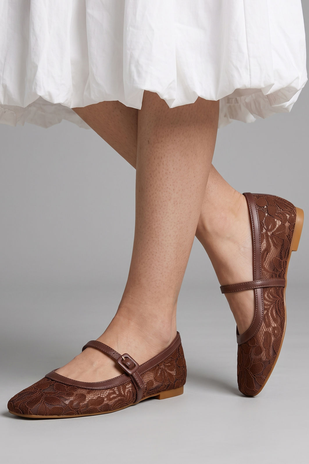 Sapatilha em Renda com Fivela Lateral Marrom Sapatilha em Renda com Fivela Lateral Marrom