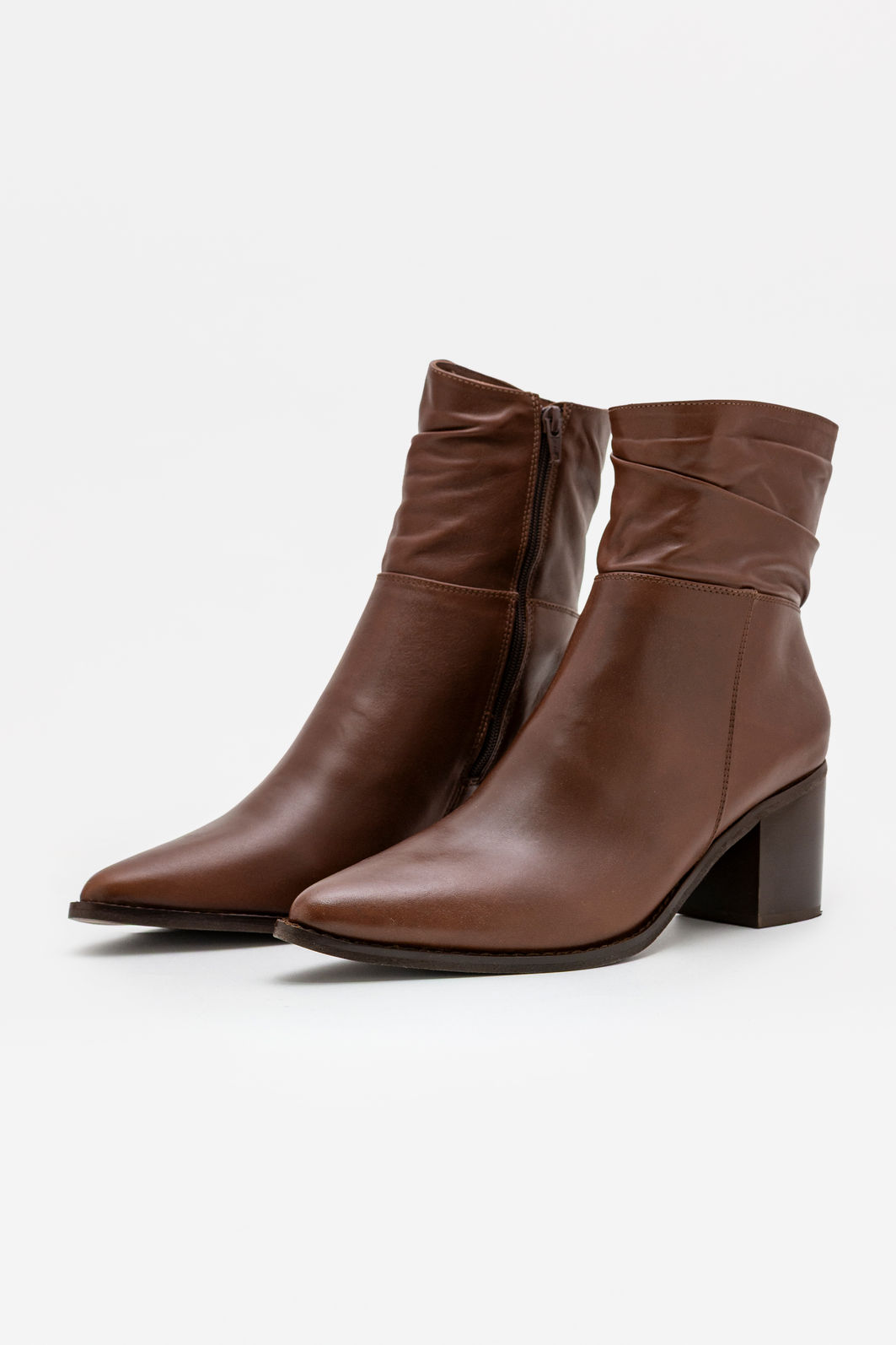 Bota em Couro Western Cano Médio Franzido Marrom Bota em Couro Western Cano Médio Franzido Marrom
