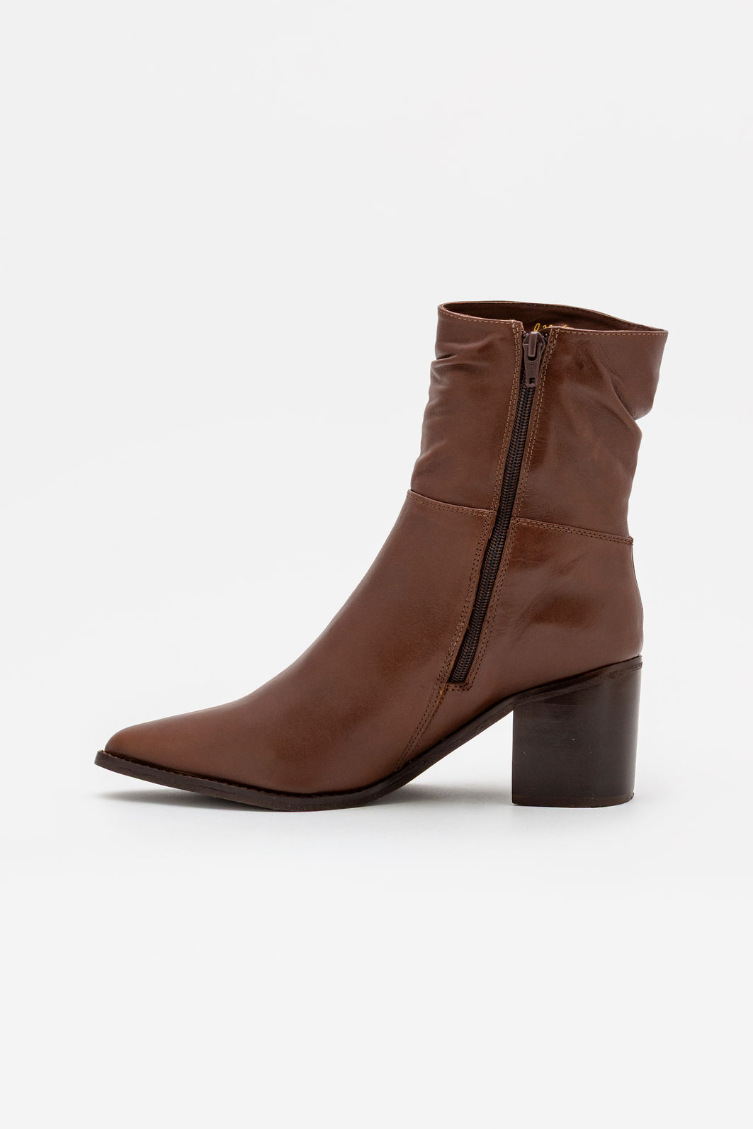 Bota em Couro Western Cano Médio Franzido Marrom Bota em Couro Western Cano Médio Franzido Marrom