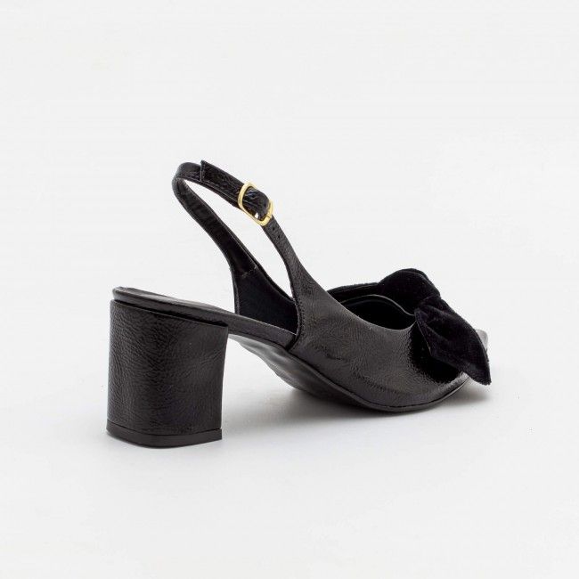 Chanel Elegante com Laço Preto Chanel Elegante com Laço Preto