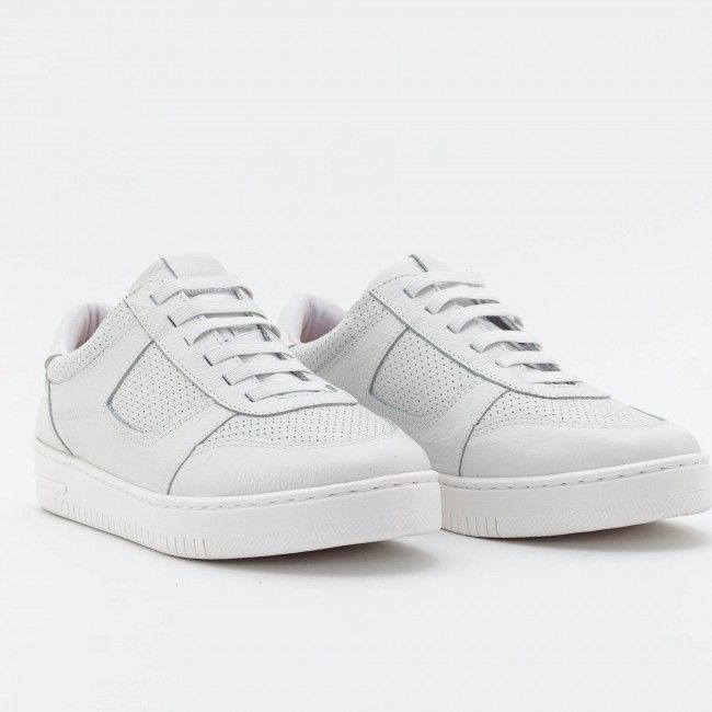 Tênis com Recortes em Couro Branco Tênis com Recortes em Couro Branco