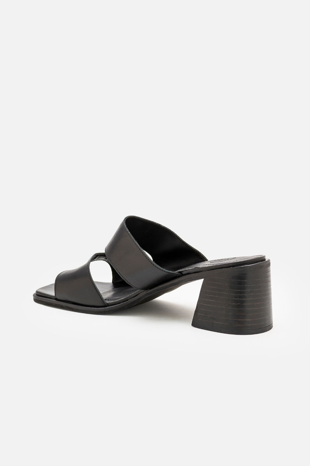 Mule Moderno em Couro Preto Mule Moderno em Couro Preto